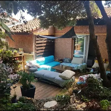 Holiday home Petite 4-6 Personnes Belles Terrasses, Piscine, Plages